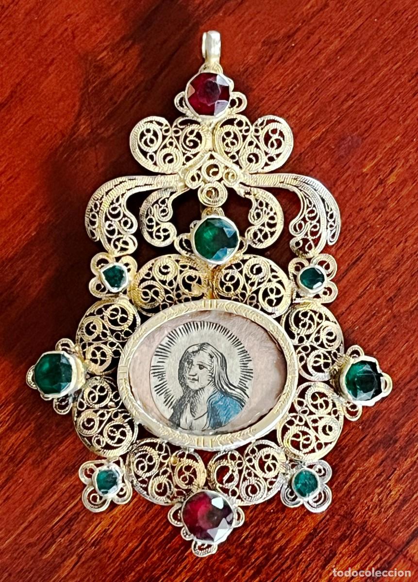Antig&uuml;edades: Gran relicario devocional antiguo en filigrana de plata dorada, Virgen Mar&iacute;a, doble cara, s. XIX