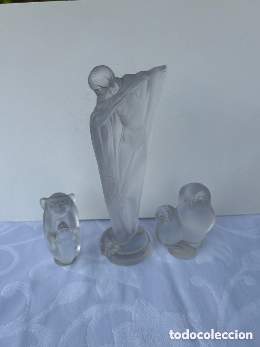 Antig&uuml;edades: Lote de tres figuras de Cristal Sevres.