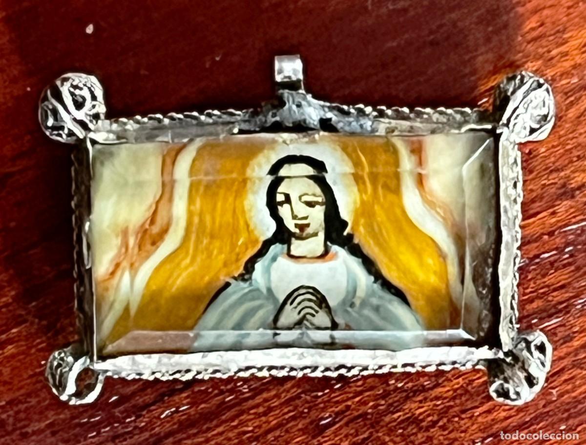 Antig&uuml;edades: Peque&ntilde;o relicario antiguo en plata con Virgen pintada bajo cristal facetado, doble cara, s. XIX &ndash; 4,