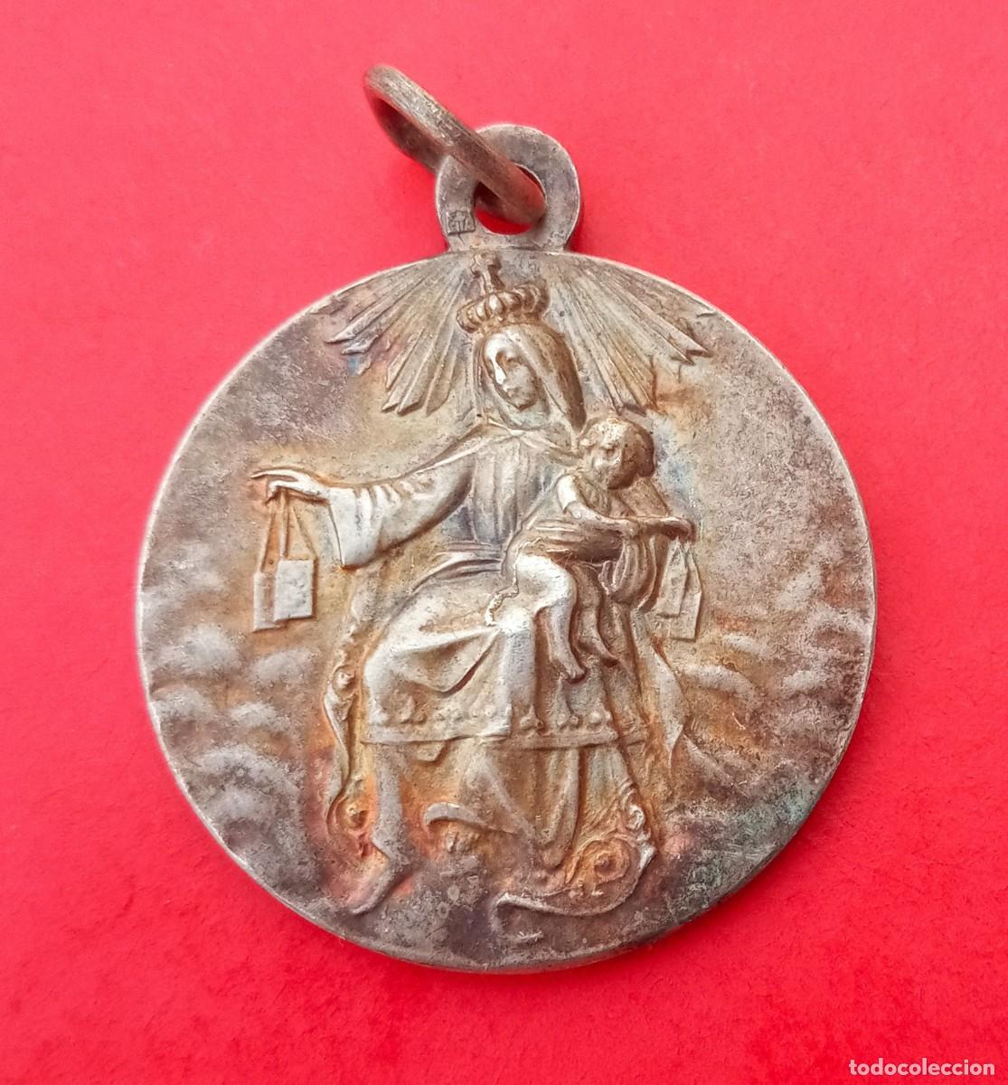Antig&uuml;edades: Medalla Antigua Virgen del Carmen y Sagrado Coraz&oacute;n de Jes&uacute;s.