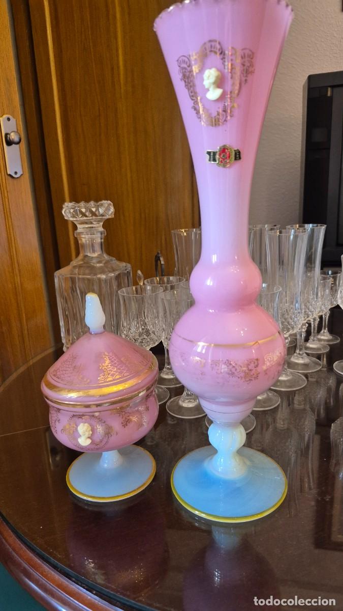 Antig&uuml;edades: GRAND VASE Y BOMBONERA DE OPALINE ROSE