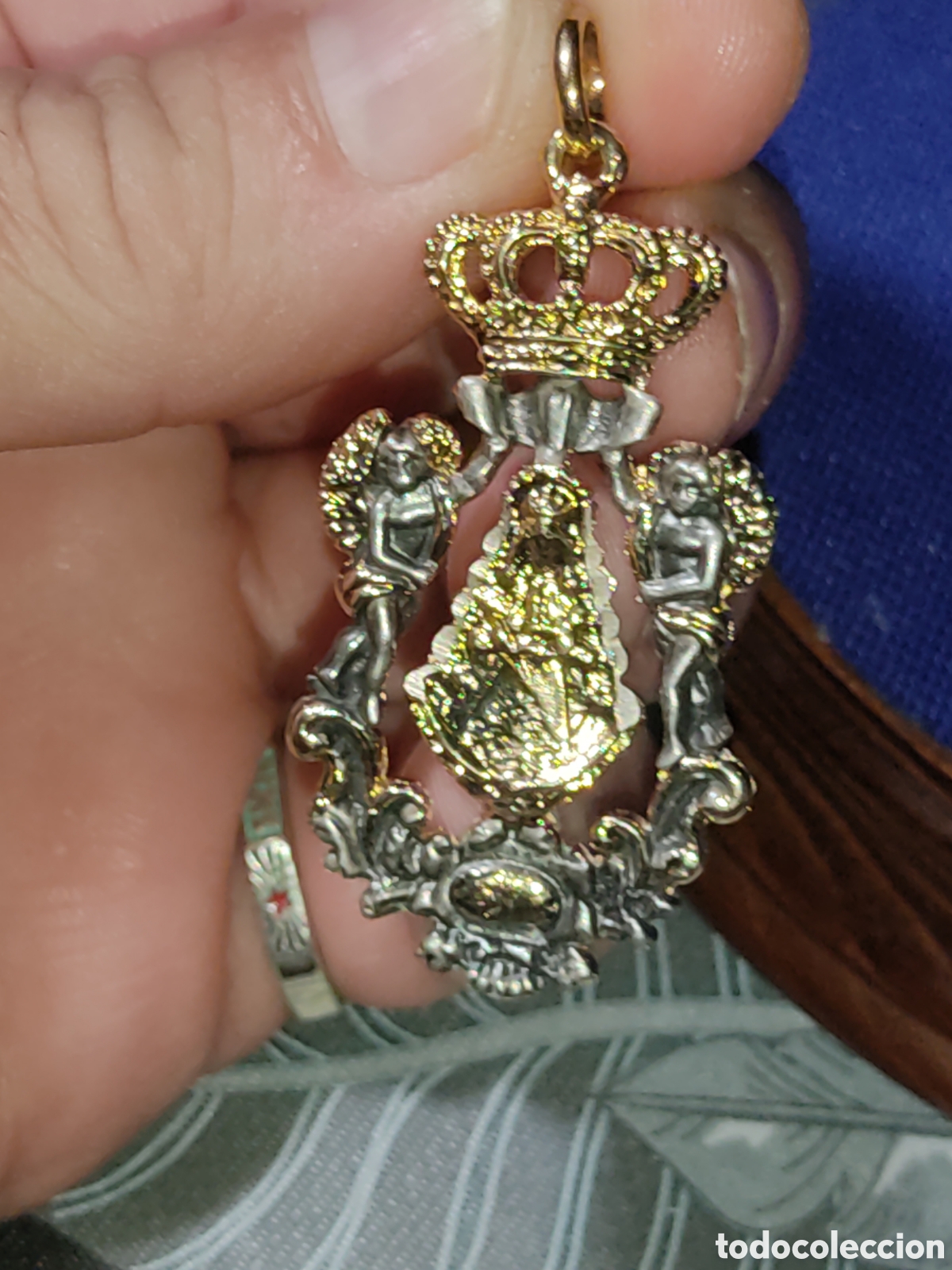 Antig&uuml;edades: Preciosa medalla calada de la virgen del Roc&iacute;o en plata y plata dorada.