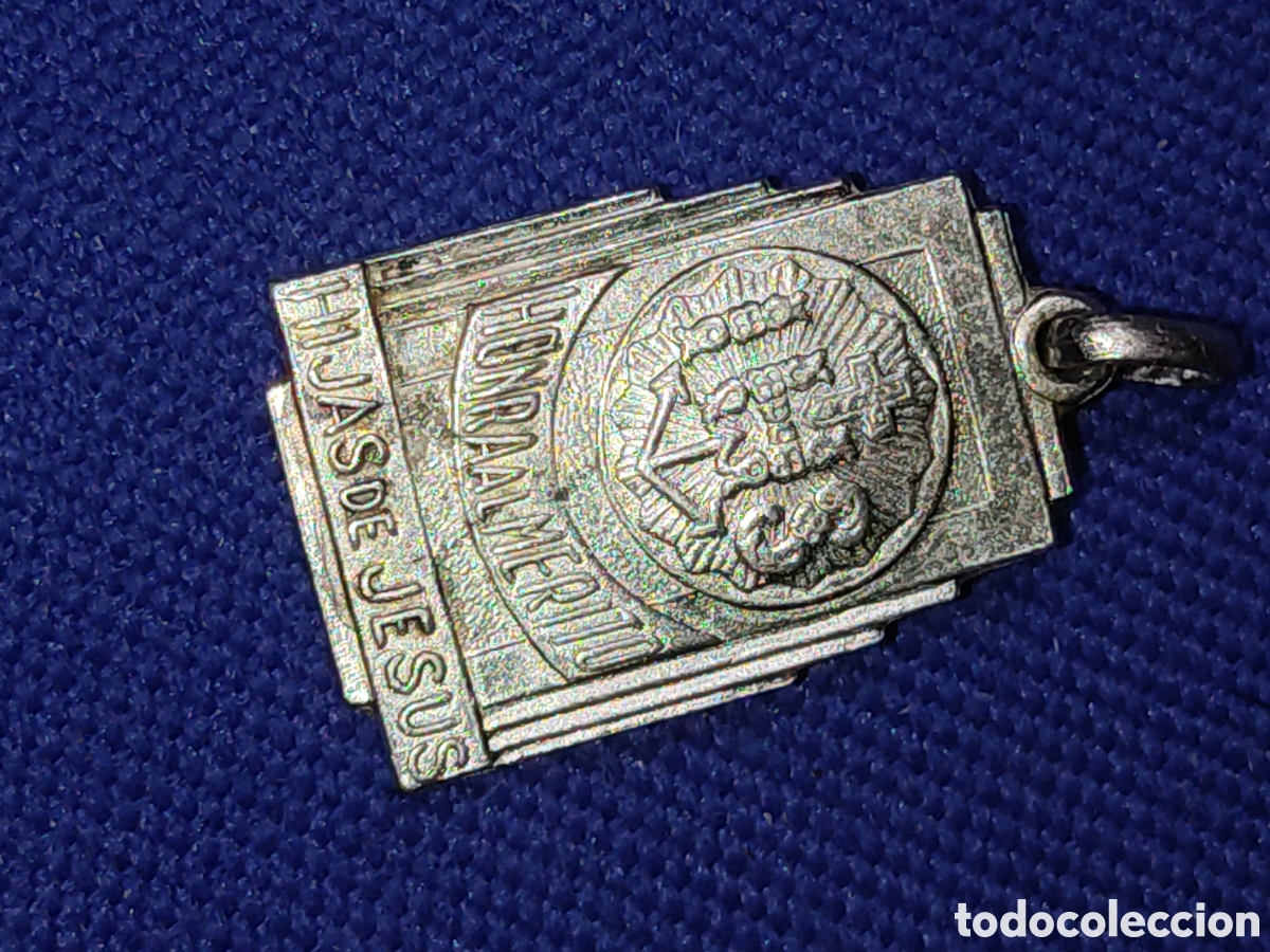 Antig&uuml;edades: Medalla religiosa & Honra a Merito,Hijas de Jes&uacute;s.