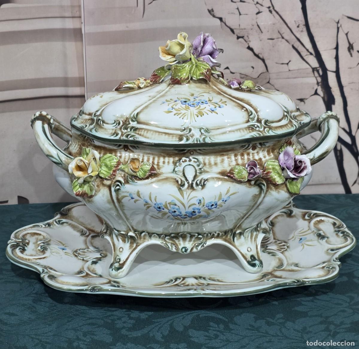 Antig&uuml;edades: Sopera de porcelana italiana Capodimonti con bandeja