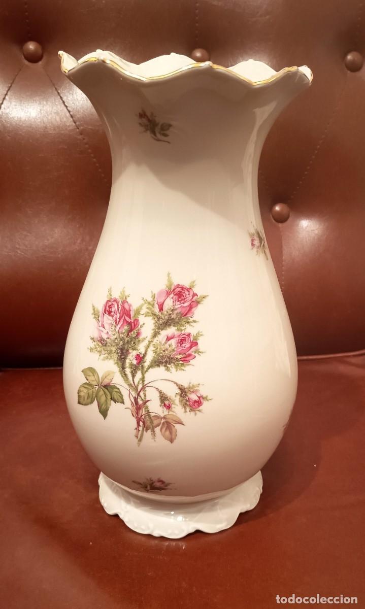Antig&uuml;edades: Jarr&oacute;n de porcelana DISE&Ntilde;O TIPO &rdquo;Moosrose&rdquo;, MARCA CEPANS, SPAIN, ALTURA 30 cm.