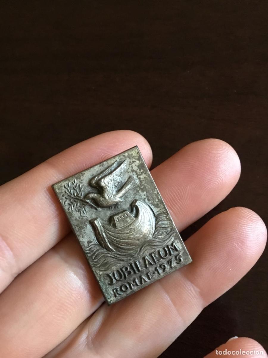 Antig&uuml;edades: Broche Jubilaeum Roma paloma paz 1975 plateado con sello
