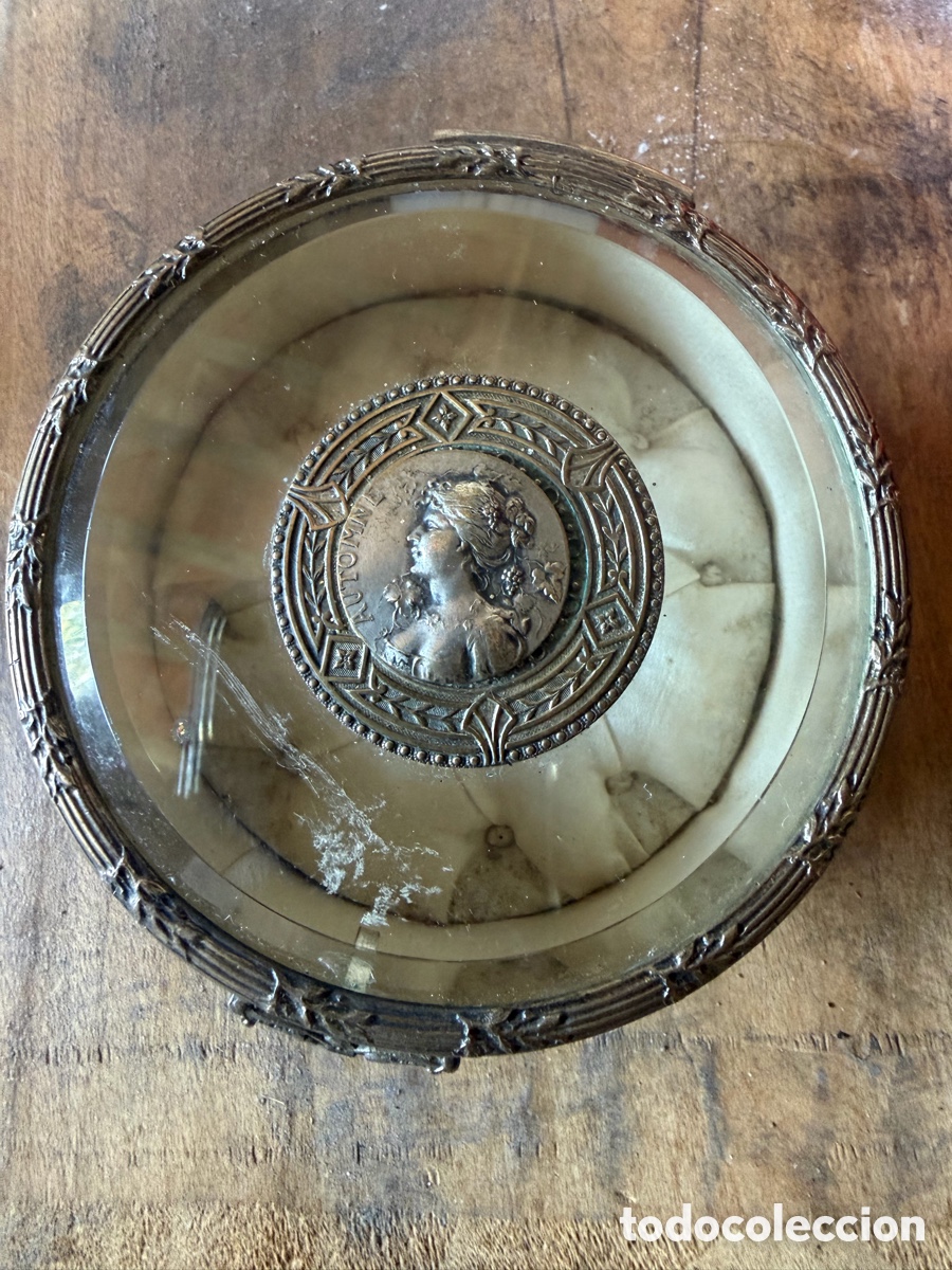 Antig&uuml;edades: PRECIOSA CAJITA JOYERO ESTILO NAPOLE&Oacute;N III,EN METAL DORADO Y CRISTAL BISELADO, FIN S.XIX