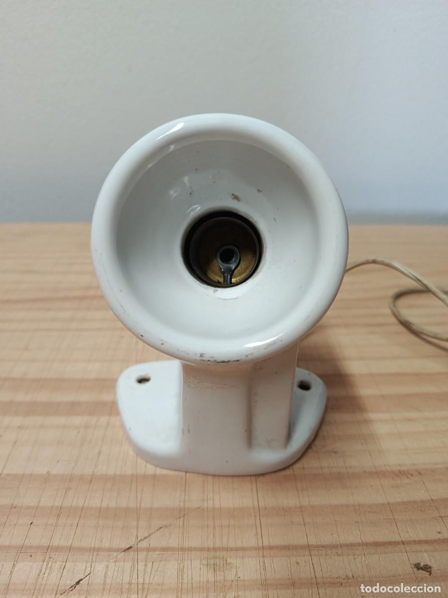 Antig&uuml;edades: APLIQUE ELECTRICO DE BA&Ntilde;O ANTIGUO DE PORCELANA LOZA. PORTALAMPARAS. SI ROTURAS.