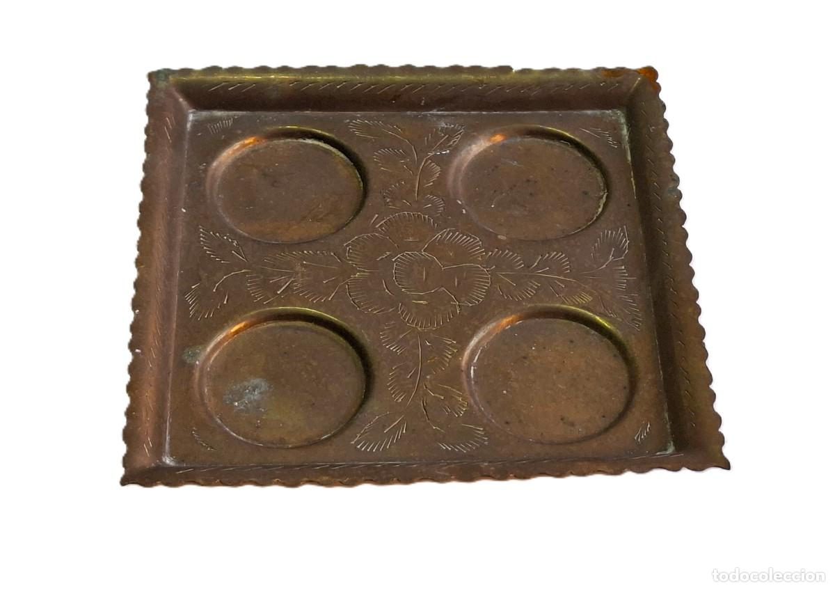 Antig&uuml;edades: BANDEJA DE LAT&Oacute;N Y CRISTAL 11,5 x 11,5 CM