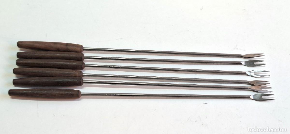 Antig&uuml;edades: Set de tenedores para Fondue 6 piezas . Madera Acero inoxidable Rostfrei . Original Vintage 60s 70s
