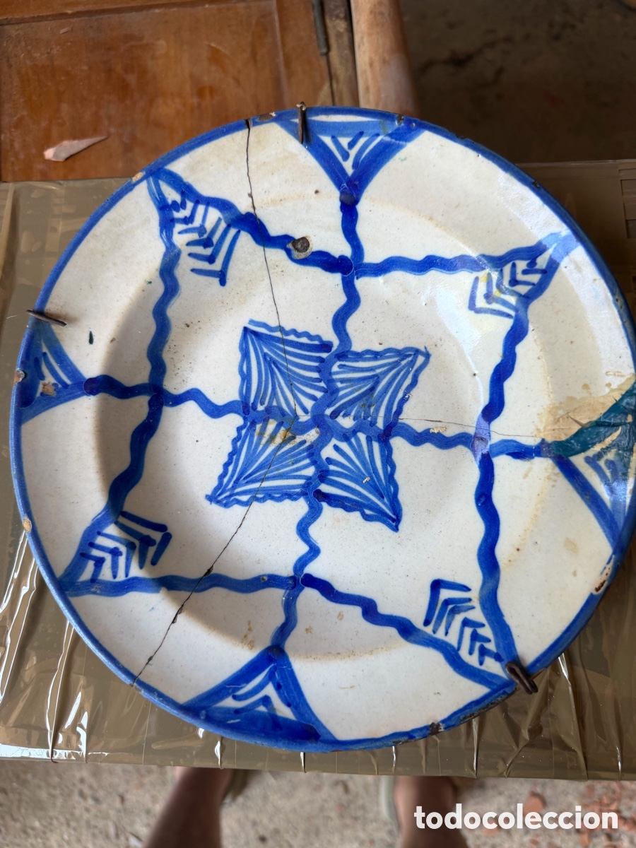 Antig&uuml;edades: Plato de Manisses en azul y blanco 22 cm de di&aacute;metro siglo XIX