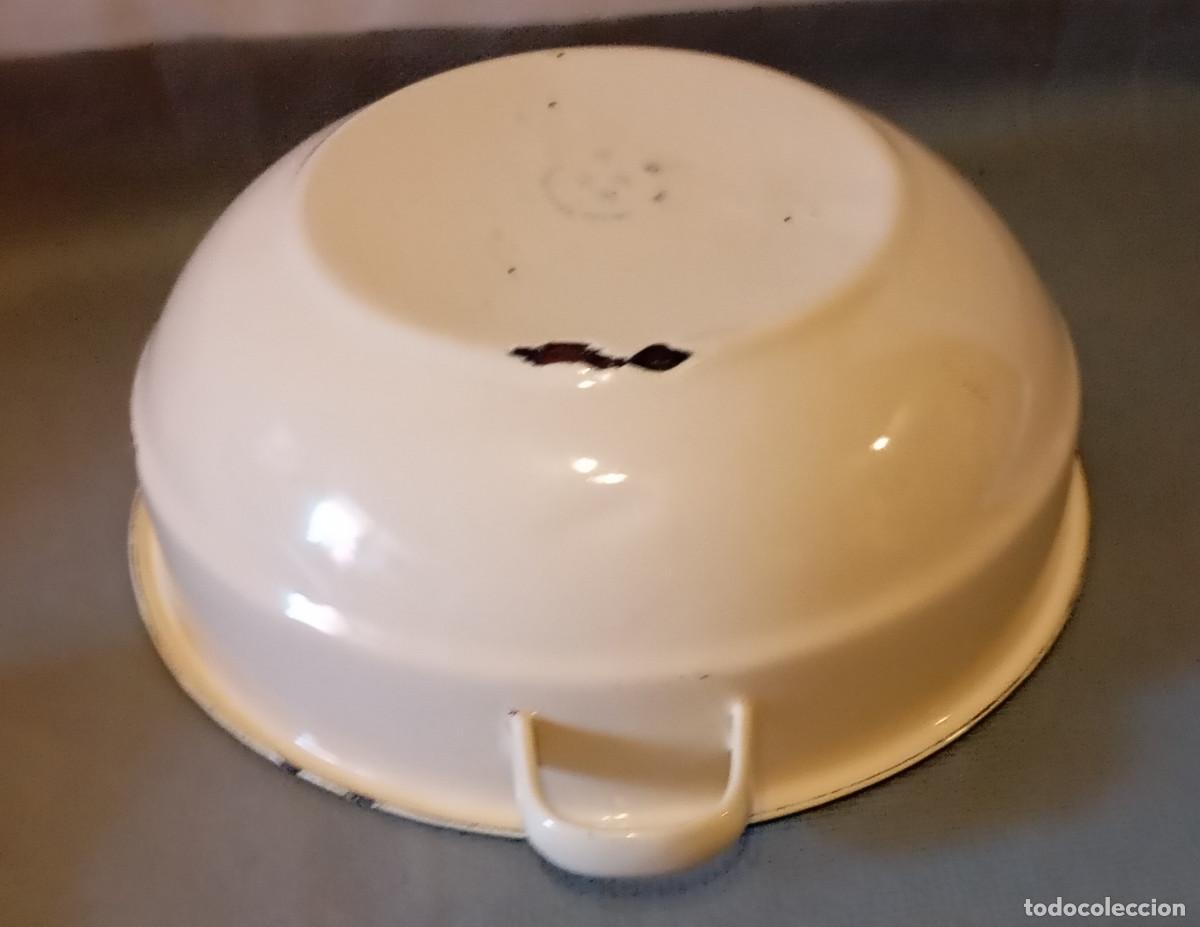 Antig&uuml;edades: Cuenco met&aacute;lico esmaltado con asas. - Foto 13