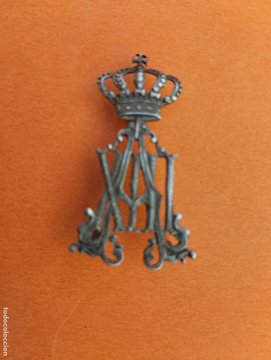 Antig&uuml;edades: Antiguo colgante, insignia Ave Mar&iacute;a coronada. 4X3cm