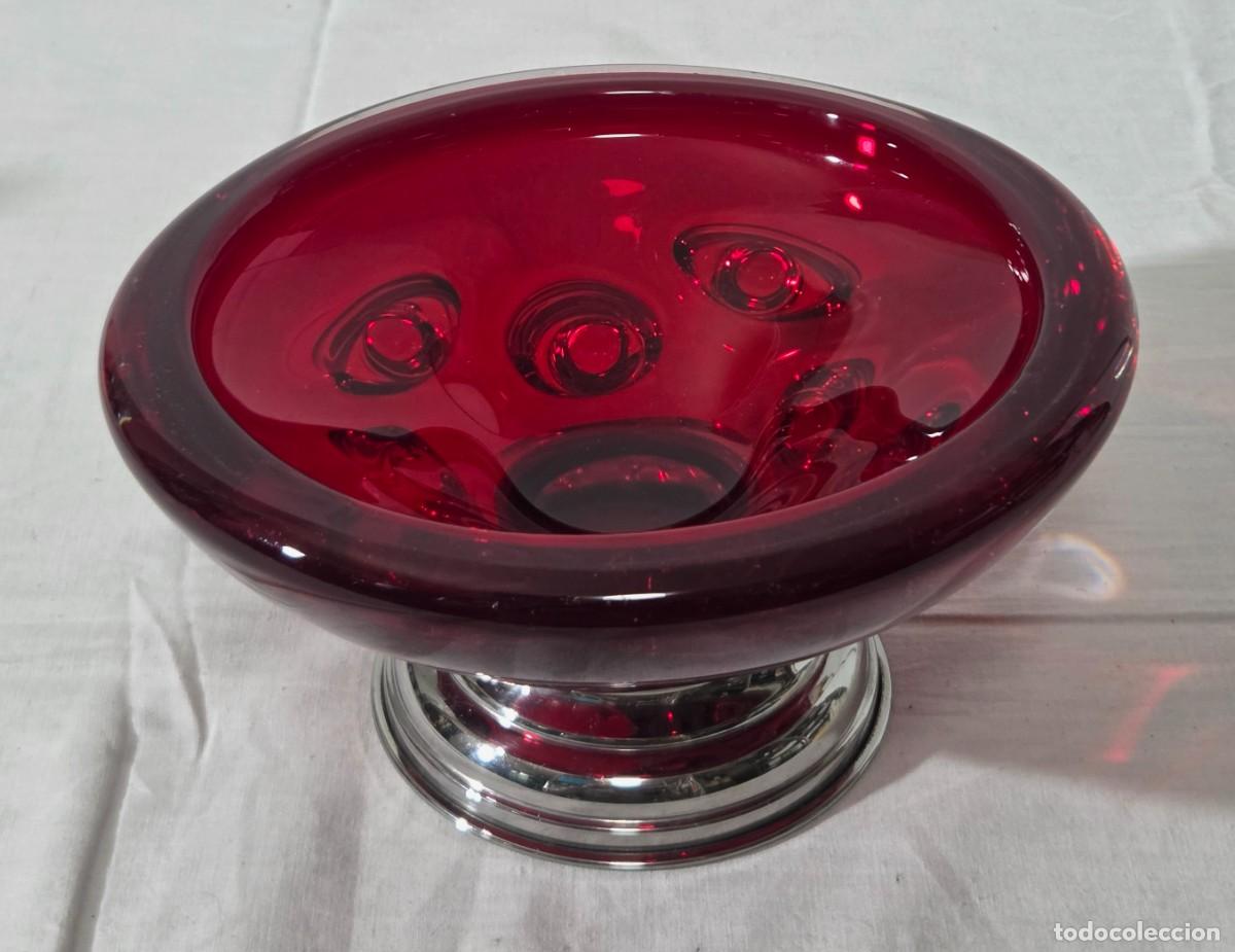 Antig&uuml;edades: Centro de mesa vidrio o cristal rojo de murano, base de metal plateado