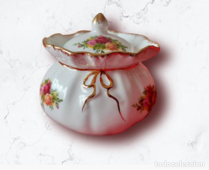Antig&uuml;edades: Preciosos bote peque&ntilde;o en forma de bolsa fruncida Royal Albert Old Country Roses