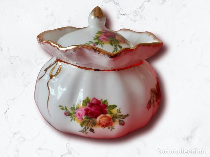Antig&uuml;edades: Precioso bote peque&ntilde;o en forma de bolsa fruncida Royal Albert Old Country Roses