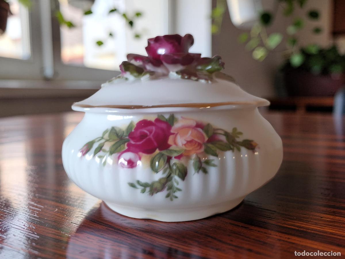 Antig&uuml;edades: Caja Redonda con tapa Royal Albert Old Country Roses