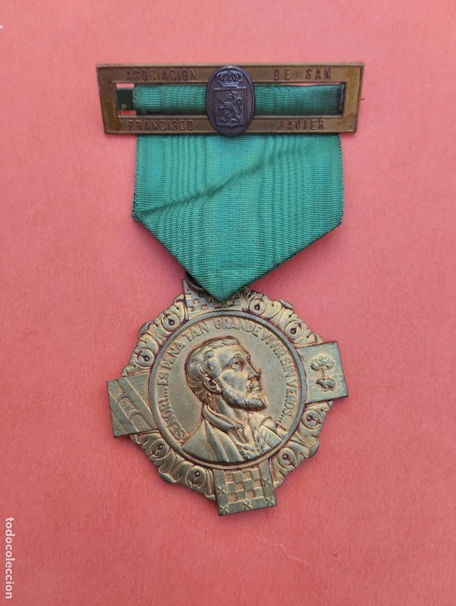 Antig&uuml;edades: MEDALLA ASOCIACION DE SAN FRANCISCO JAVIER, CON PASADOR ESCUDO DE ZARAGOZA.