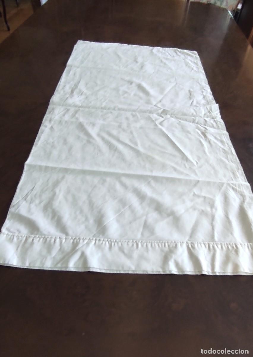 Antig&uuml;edades: ANTIGUA FUNDA DE ALMOHADA DE ALGODON BLANCO CON ELEGANTE VOLANTE FRUNCIDO. MEDIDAS: 85 X 42