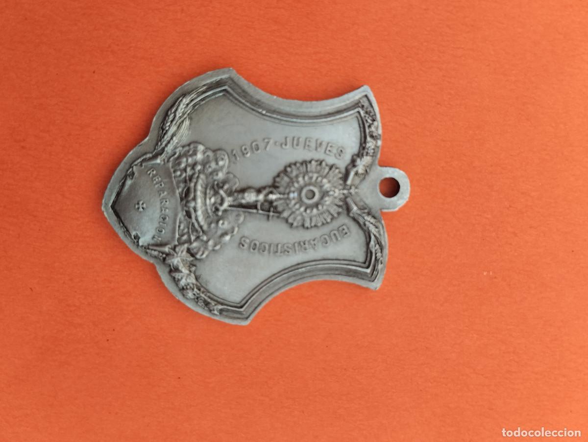 Antig&uuml;edades: Medalla religiosa - Conmemoraci&oacute;n 1907 Jueves Eucar&iacute;sticos - Reverso &Uacute;ltima Cena