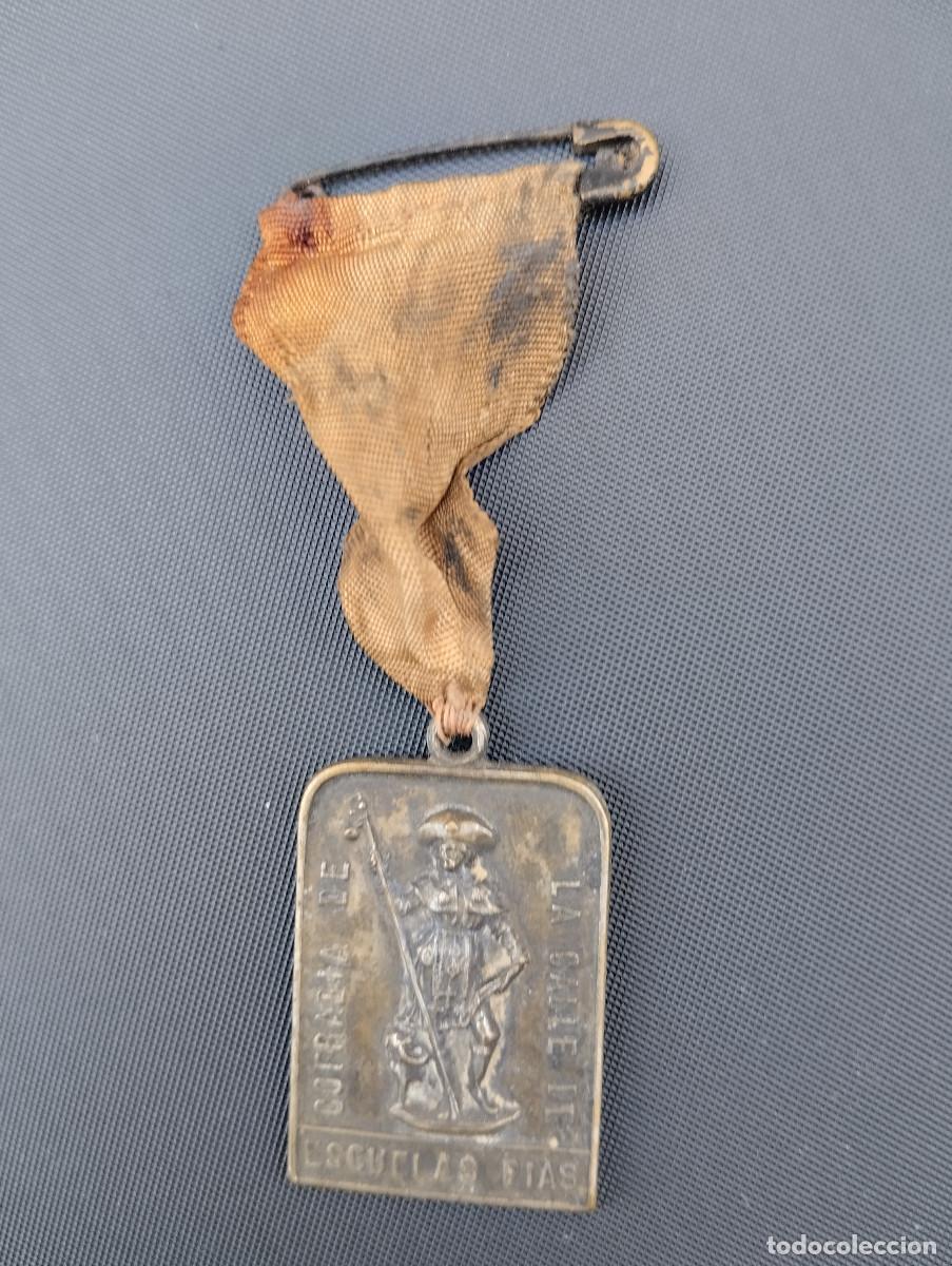 Antig&uuml;edades: MEDALLA COFRADIA DE LA CALLE ESCUELAS PIAS ZARAGOZA SAN ROQUE