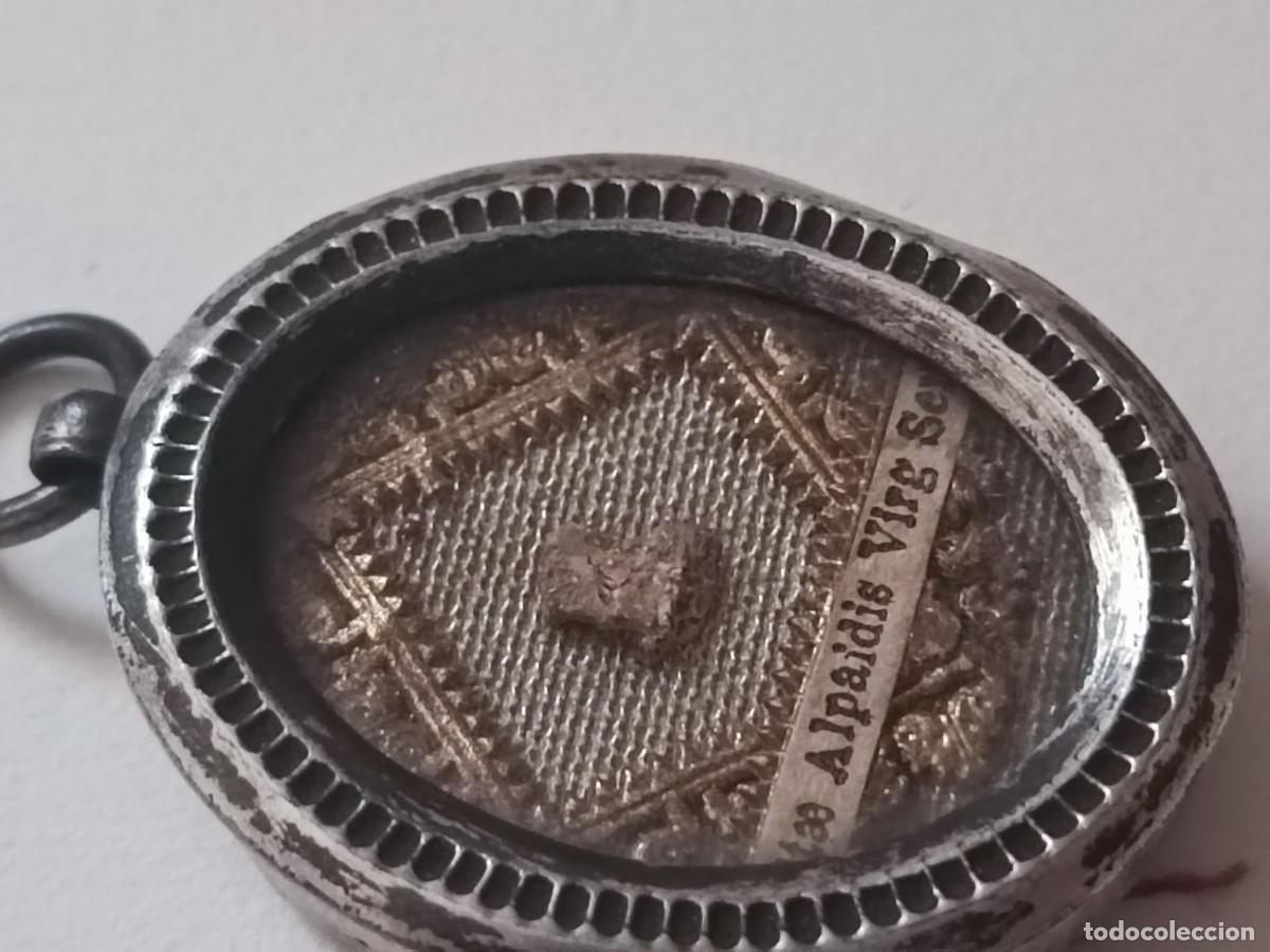 Antig&uuml;edades: Relicario cat&oacute;lico con reliquia &oacute;sea de Alpais de Cudot