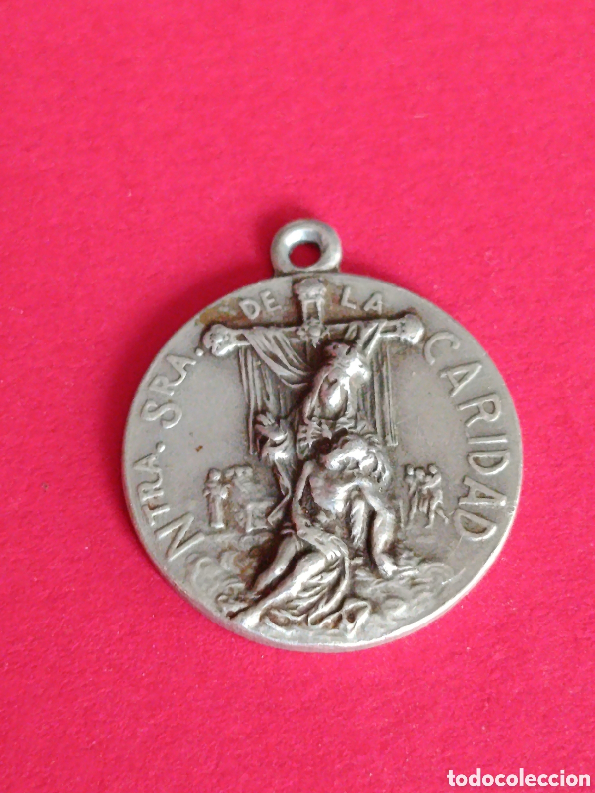 Antig&uuml;edades: ANTIGUA MEDALLA DE NTRA. SRA. DE LA CARIDAD. RDO. DE LA RESTITUCI&Oacute;N DE LA CORONA. 2 CM.
