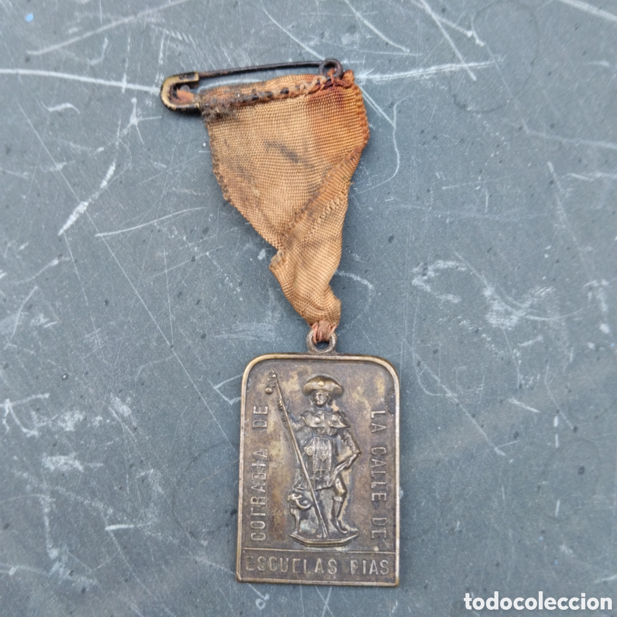 Oggetti Antichi: MEDALLA COFRADIA DE LA CALLE ESCUELAS PIAS ZARAGOZA SAN ROQUE