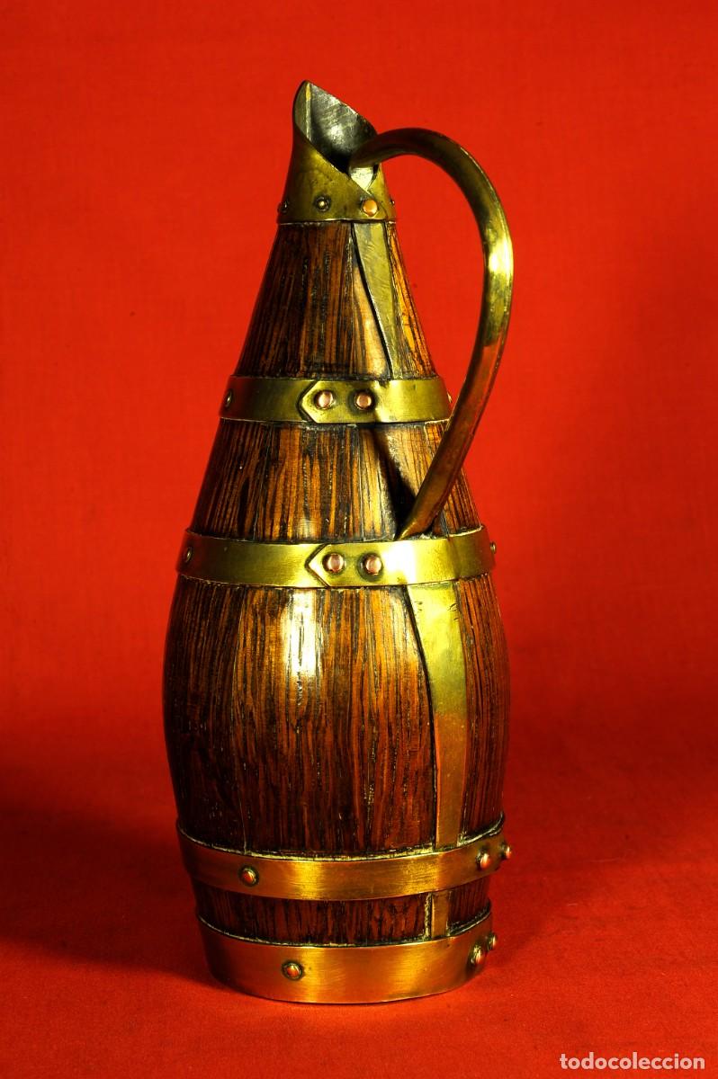 Antig&uuml;edades: Antigua Jarrita Francesa de Roble y Lat&oacute;n (c.1950-1975) 22cm -312 g-Estilo Tonel Barrica.