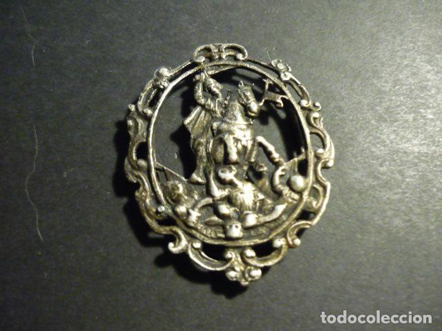 Antig&uuml;edades: ANTIGUA MEDALLA EN PLATA CON PASADOR SANTIAGO MATAMOROS 4,5 X 3,5 CM