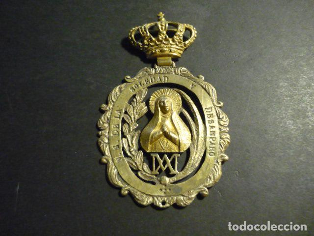 Antig&uuml;edades: ANTIGUA MEDALLA EN PLATA NUESTRA SE&Ntilde;ORA DE LA SOLEDAD Y DESAMPARO MADRID SAN GINES 9 X 5,5 CM