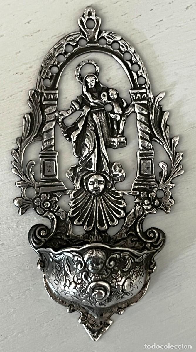 Antig&uuml;edades: Benditera antigua de plata, Virgen marinera / Virgen del Carmen, mide 8,5 x 4,4 cm, pesa 20,7 g