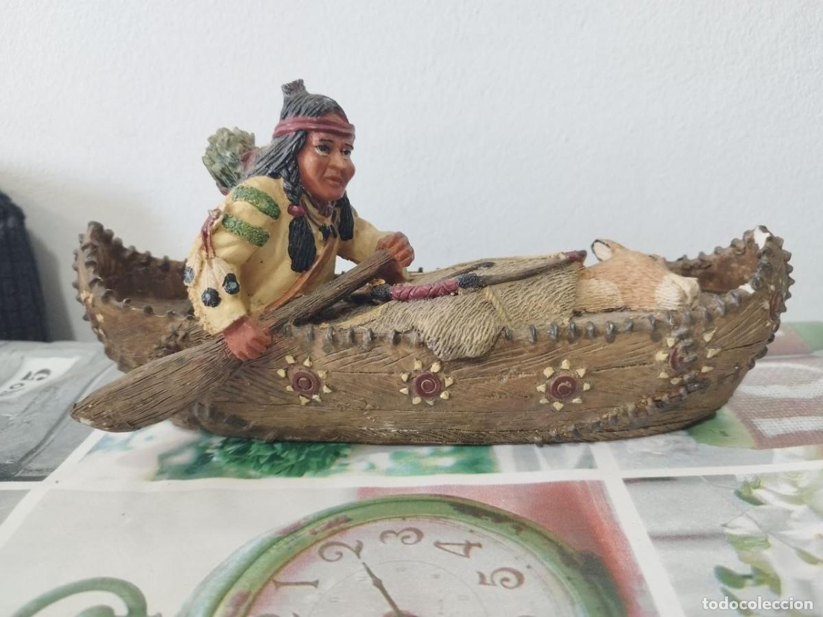 Antig&uuml;edades: Figura Indio nativo americano en canoa con su presa