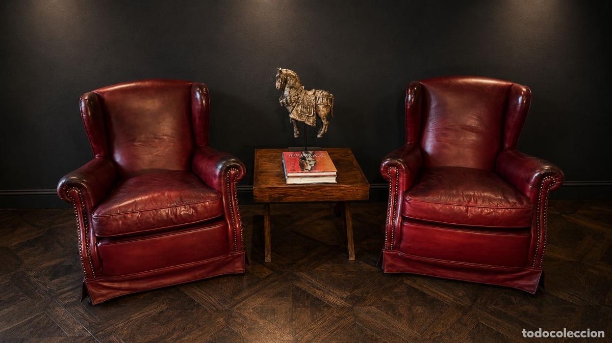 Antig&uuml;edades: Pareja de butacas orejeras inglesas en cuero oxblood. Estilo club ingl&eacute;s