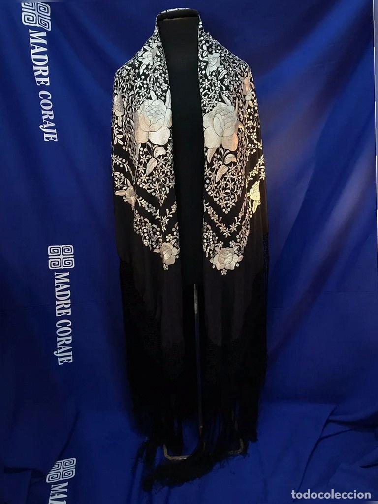 Antig&uuml;edades: Mant&oacute;n Manila bordado flamenca