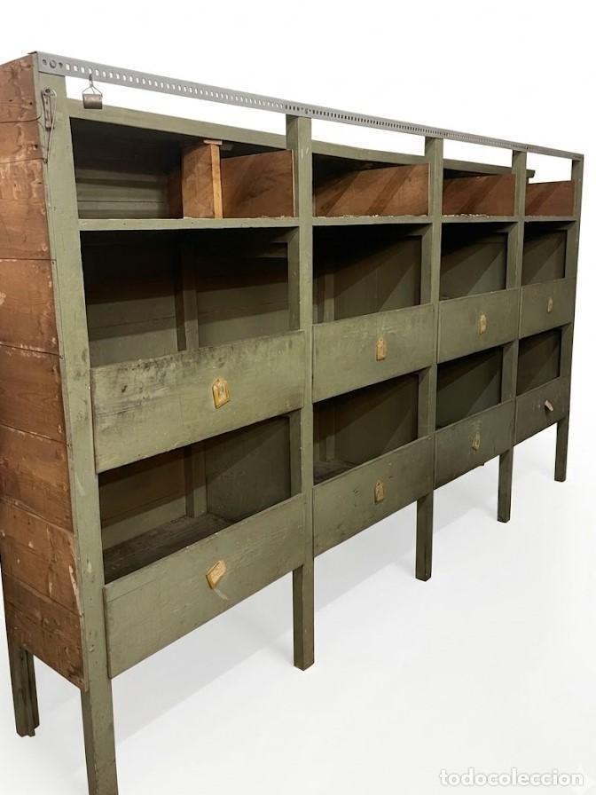 Antig&uuml;edades: GRAN ESTANTER&Iacute;A DE F&Aacute;BRICA. MADERA DE PINO. ESPA&Ntilde;A. PRINCIPIOS DEL SIGLO XIX.
