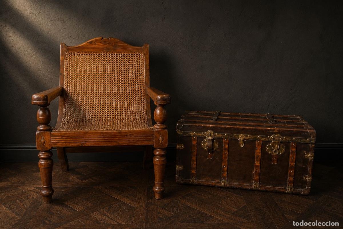 Antig&uuml;edades: Antiguo sill&oacute;n colonial de madera maciza y rejilla de ca&ntilde;a &ndash; estilo campa&ntilde;a inglesa