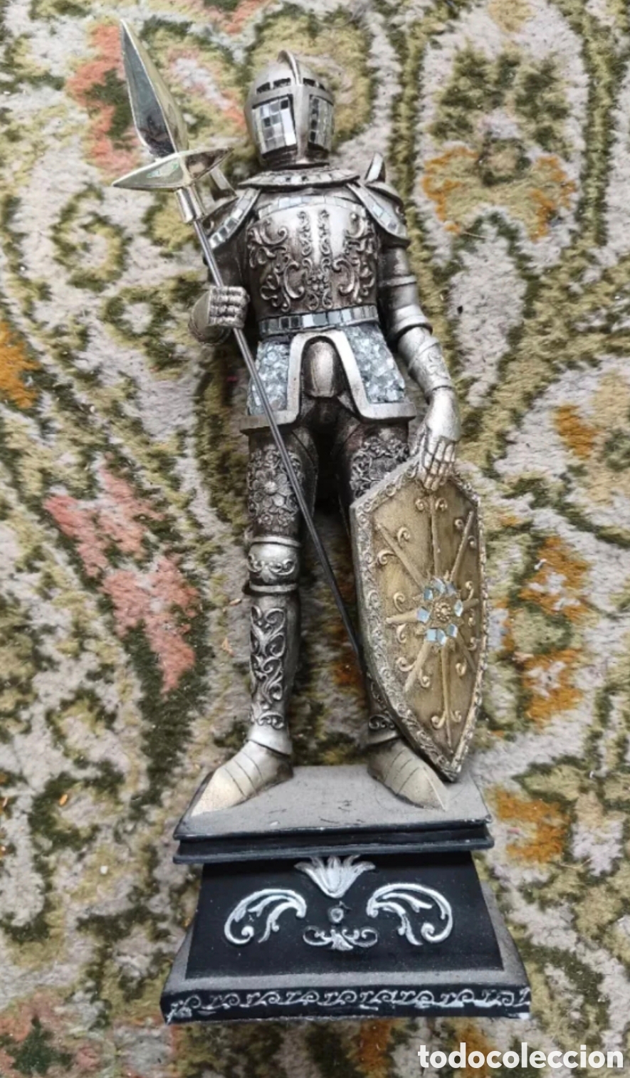 Antig&uuml;edades: Figura de Caballero Medieval con Armadura &ndash; Colecci&oacute;n 33cm alto