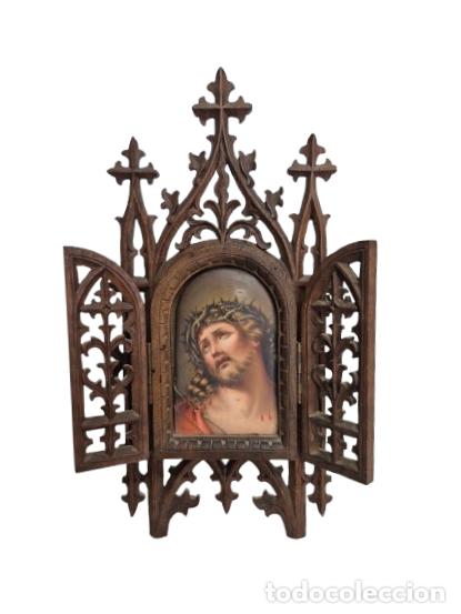 Antig&uuml;edades: Capilla, Altar Port&aacute;til, Portapaz Neog&oacute;tica - Talla de Madera de Nogal - Cristo Porcelana Esmaltada