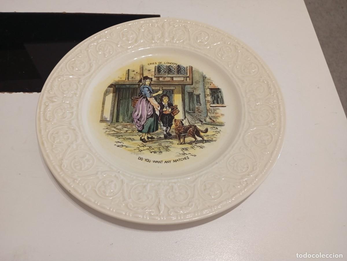 Antig&uuml;edades: PLATO DECORATIVO DE PORCELANA INGLESA, HECHO POR CROWN DEVON EN 1940-60,SERIE &rdquo;CRIES OF LONDON&rdquo;