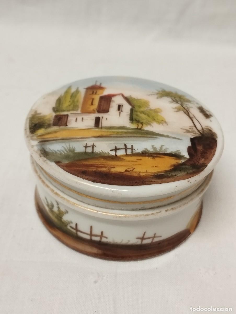Antig&uuml;edades: CAJA DE PORCELANA PINTADA A MANO