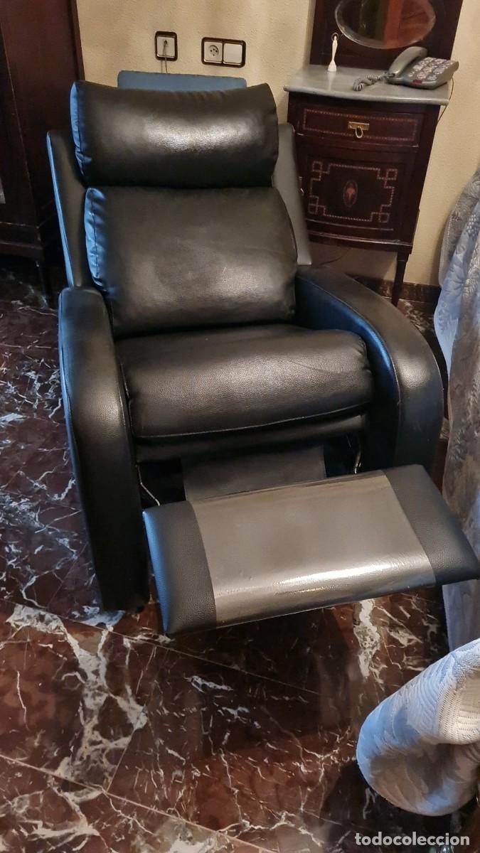 Antig&uuml;edades: SILL&Oacute;N RECLINABLE COLOR NEGRO.