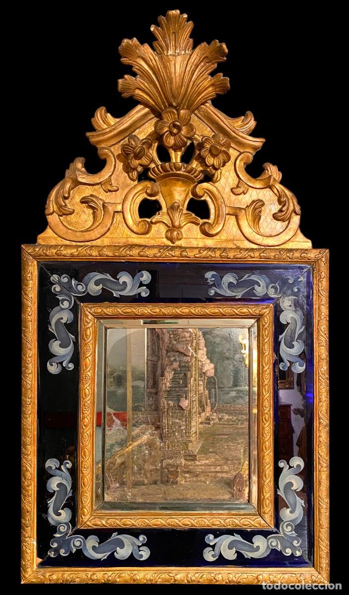 Antig&uuml;edades: Espejo con cristal azul y madera dorada siglo XVIII