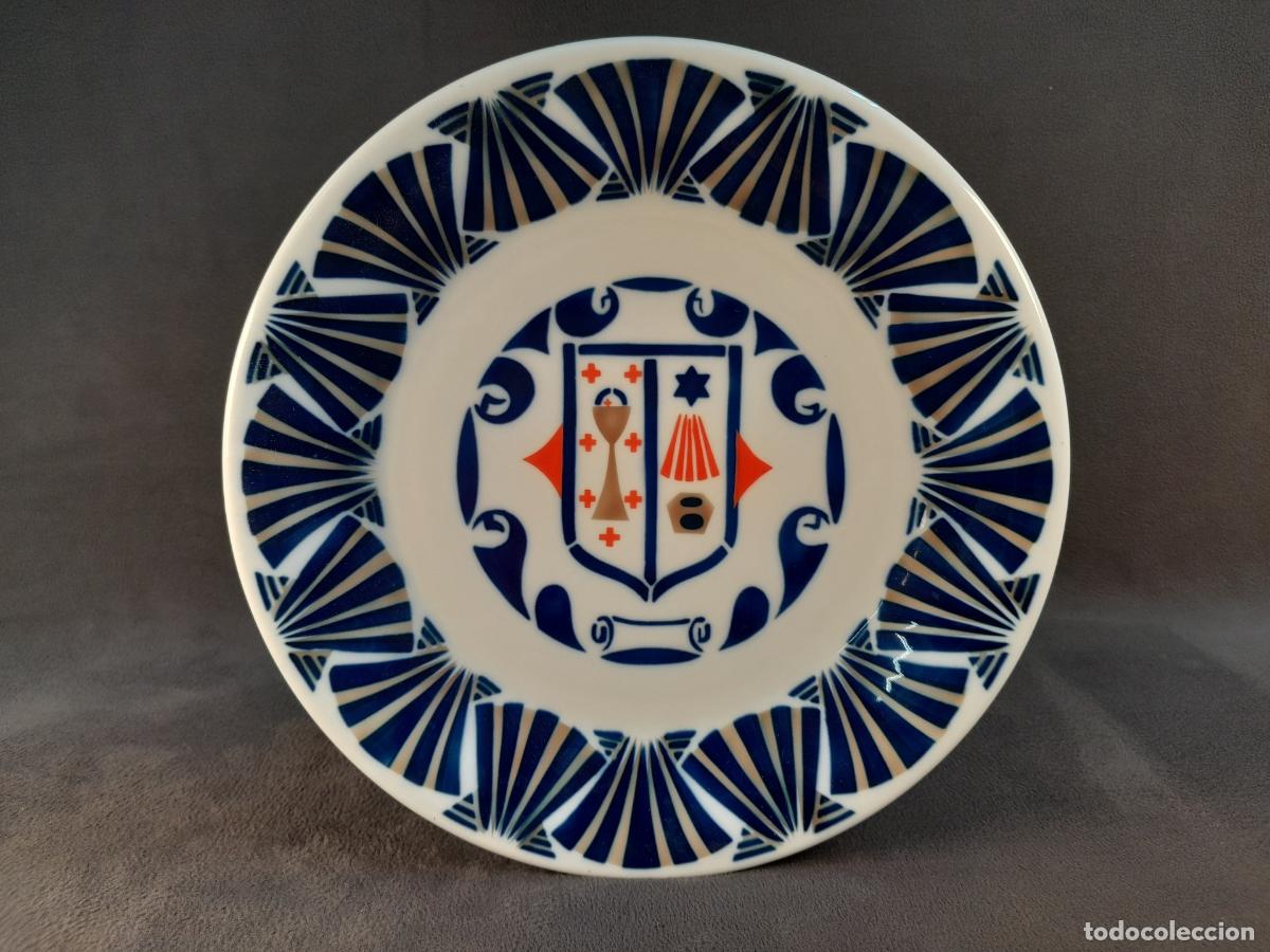 Antig&uuml;edades: PLATO DE CER&Aacute;MICA CON ICONOGRAF&Iacute;A HER&Aacute;LDICO SARGADELOS.1976