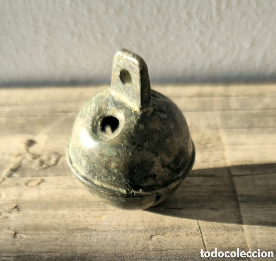 Antig&uuml;edades: Antiguo cascabel de bronce - Foto 2