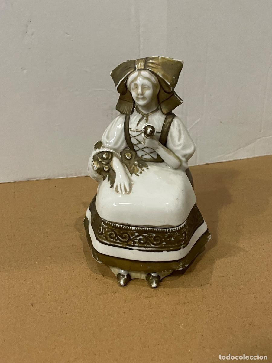 Antig&uuml;edades: ANTIGUA CAJA / FIGURA - MODERNISTA FEMENINA DE PORCELANA BUEN ESTADO 12 CM. ALTURA