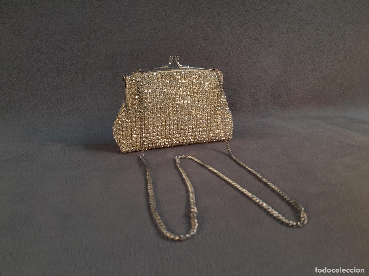 Antig&uuml;edades: BL-77. BOLSITO DE MANO TIPO CLUTCH CON CIRCONITAS. 1960 CA.