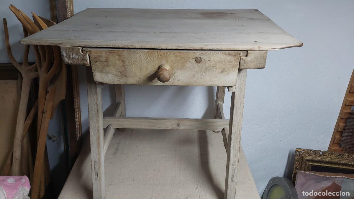 Antig&uuml;edades: Antigua mesa tocinera de madera de cocina - Foto 1