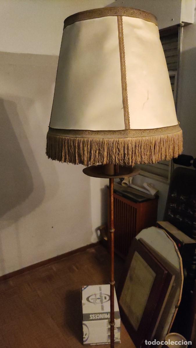Antig&uuml;edades: L&aacute;mpara de pie antigua