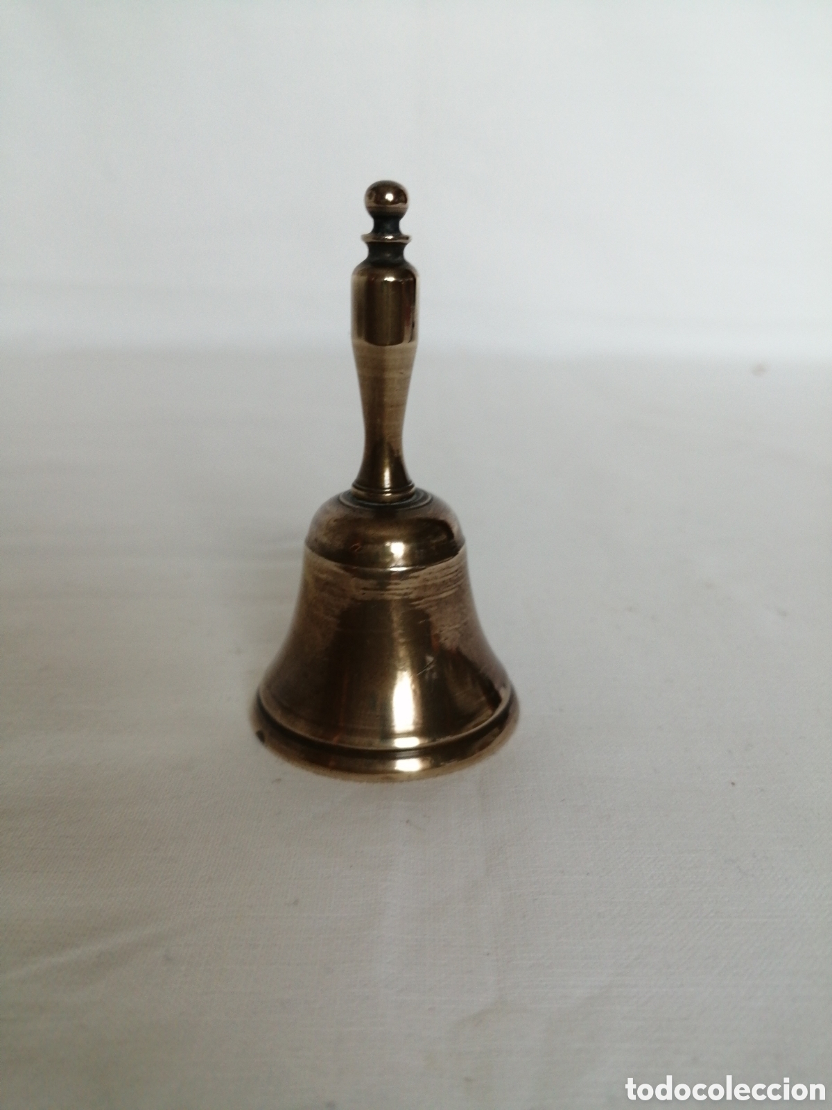 Antig&uuml;edades: Miniatura de campana en bronce. - Foto 1